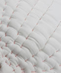 Billede af Bladformet tæppe - hvid